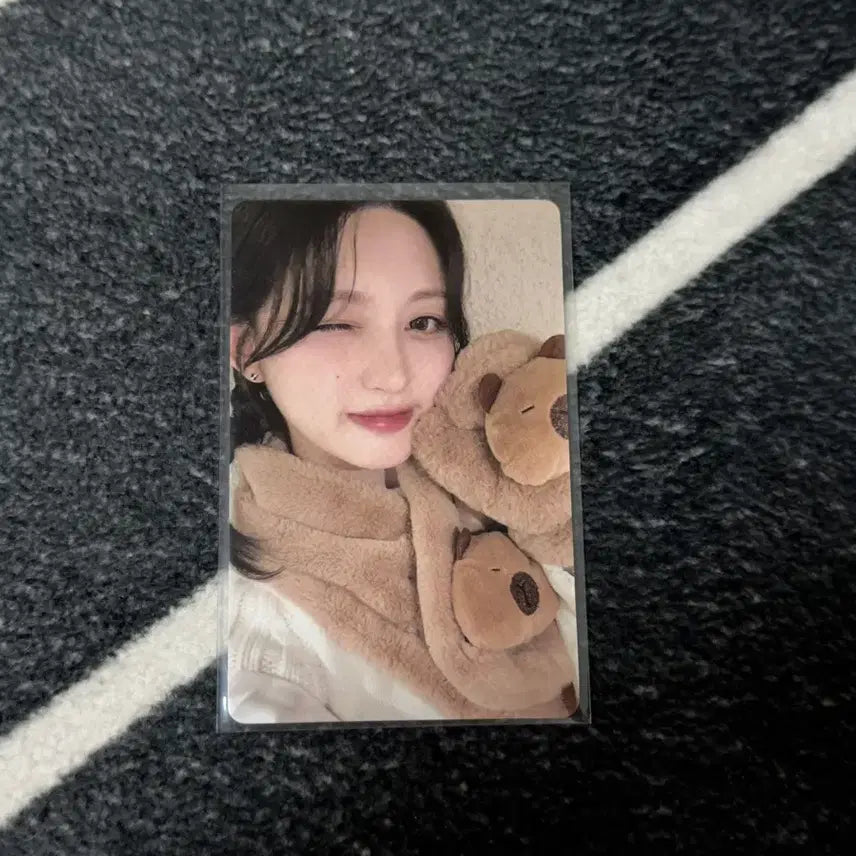 [BUNJANG] IVE Gaeul Switch isWE POB Photocard Capybara / 아이브 가을 스위치 이즈위 미공포 포카 카피바라