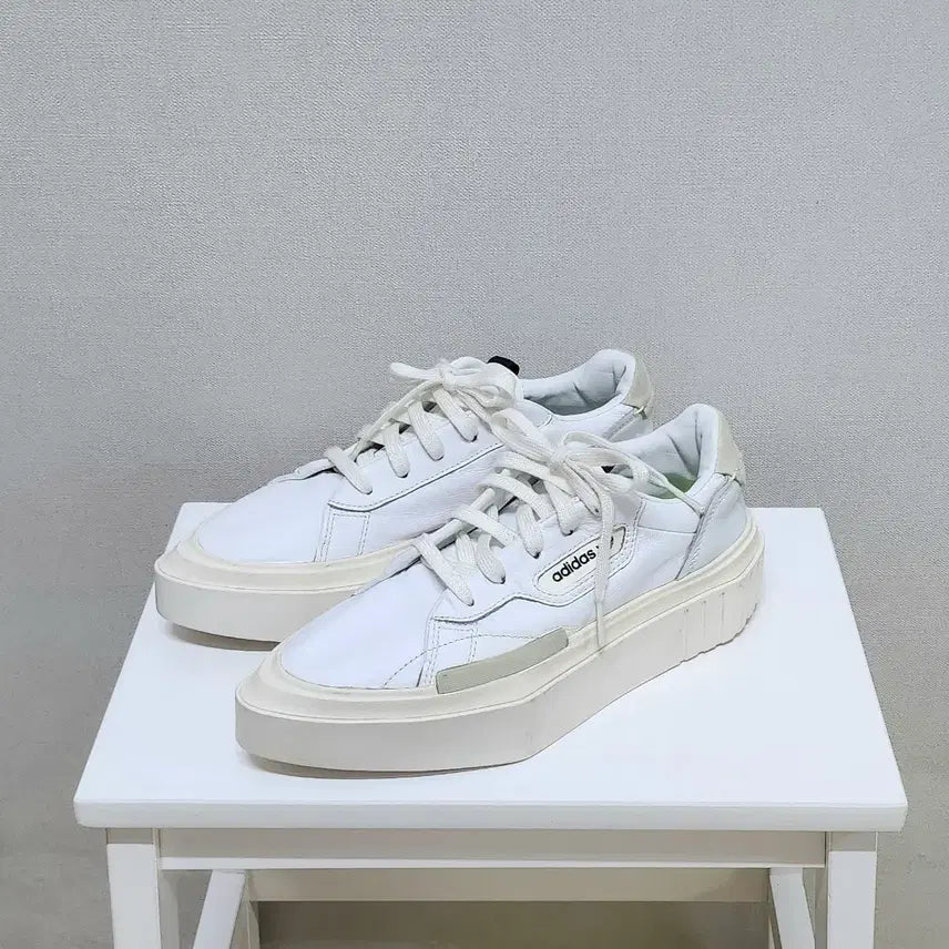 [BUNJANG] Adidas Hyper Sleek White Sneakers (G54050) / 아디다스 하이퍼슬릭 화이트 스니커즈 230  (G54050)