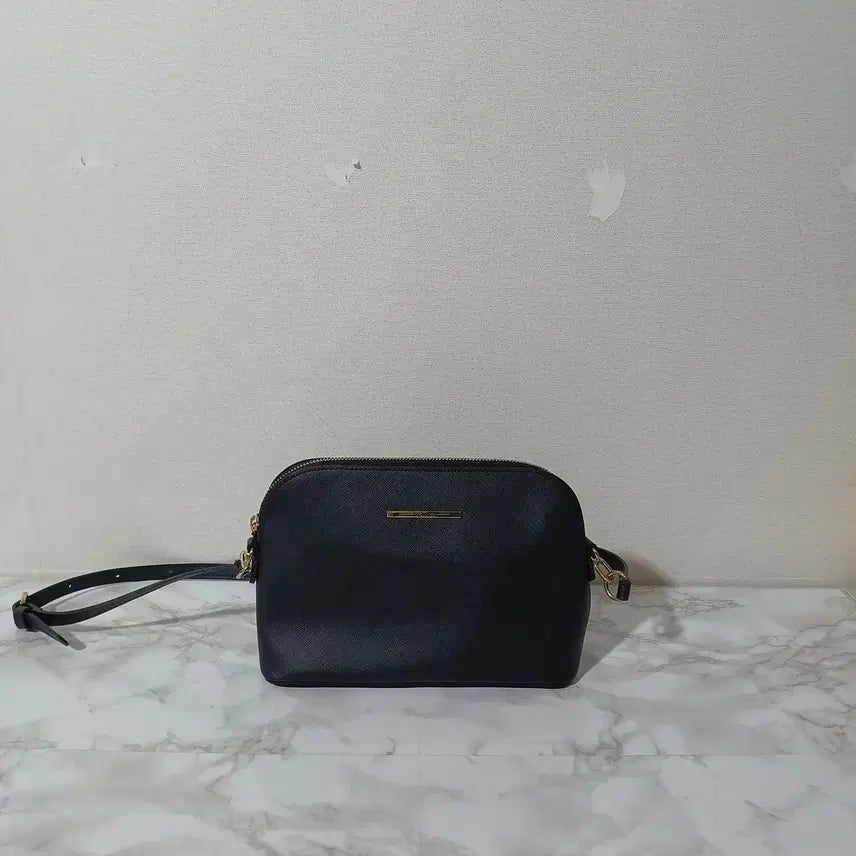 [BUNJANG] MCLANEE Women's Crossbody Bag (26E103) / 맥끌라니 MCLANEE 여성 크로스백 (26E103)