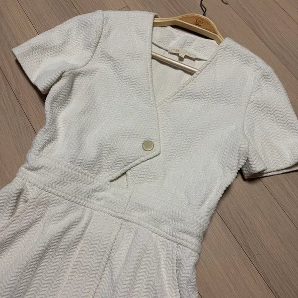 [BUNJANG] Maje Tweed Jacquard V-Neck Mini Dress White / 마쥬 maje 트위드 자카드 홀 트임 브이넥 미니 원피스 화이트 h라인
