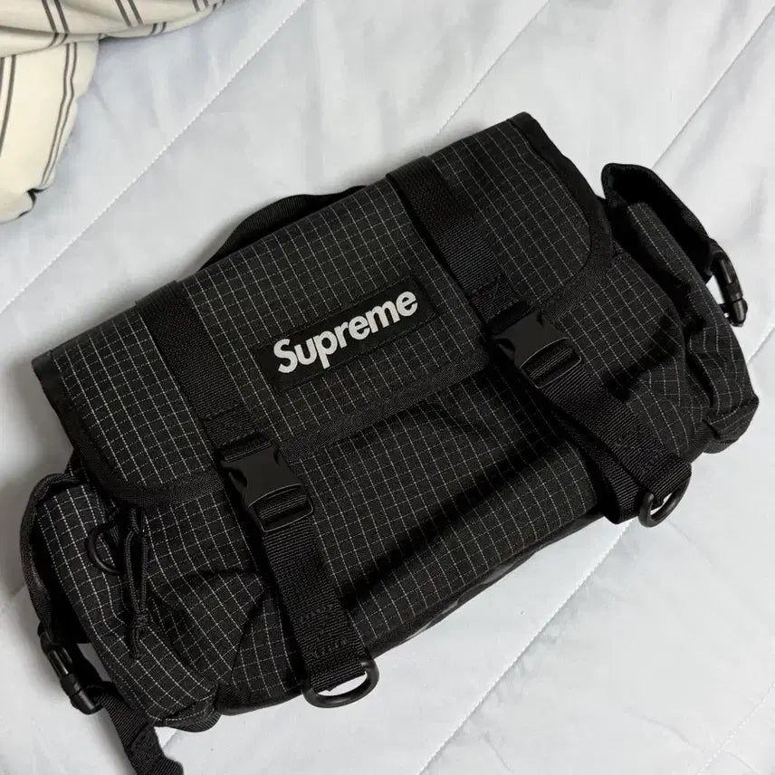 [BUNJANG] Supreme Mini Duffle Bag Black / 슈프림 미니 더플백 블랙 거의새거