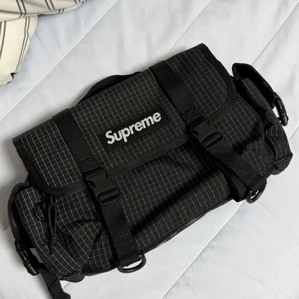 [BUNJANG] Supreme Mini Duffle Bag Black / 슈프림 미니 더플백 블랙 거의새거