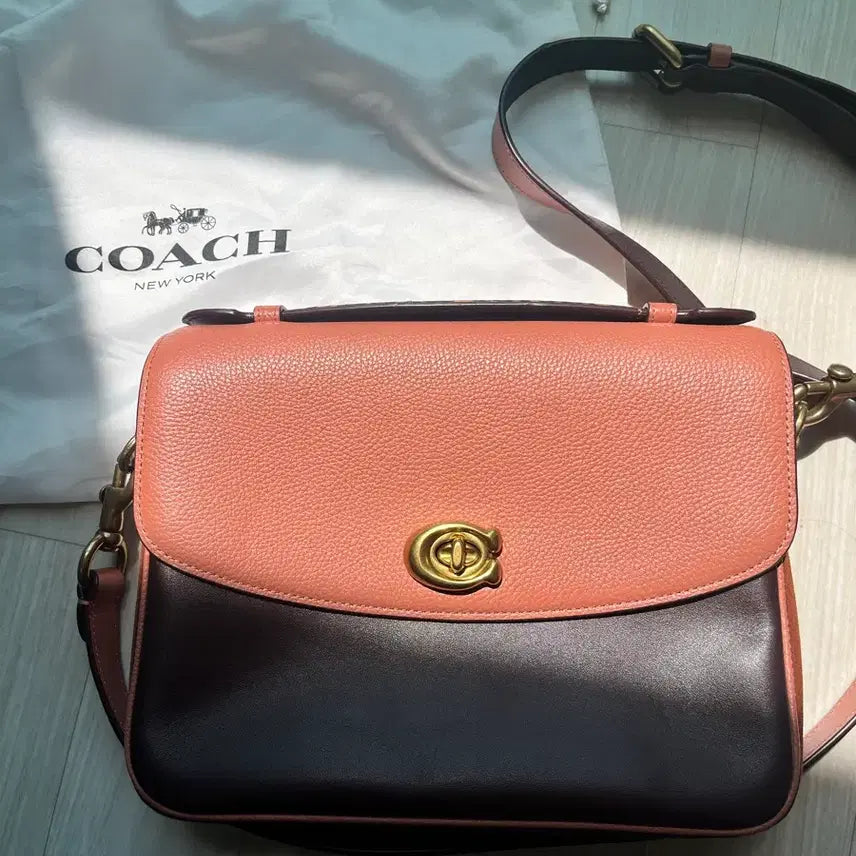 [BUNJANG] Coach Two-Tone Leather Shoulder Crossbody Bag (Coral/Brown) / 코치 투톤 숄더 크로스백 (코랄/브라운)