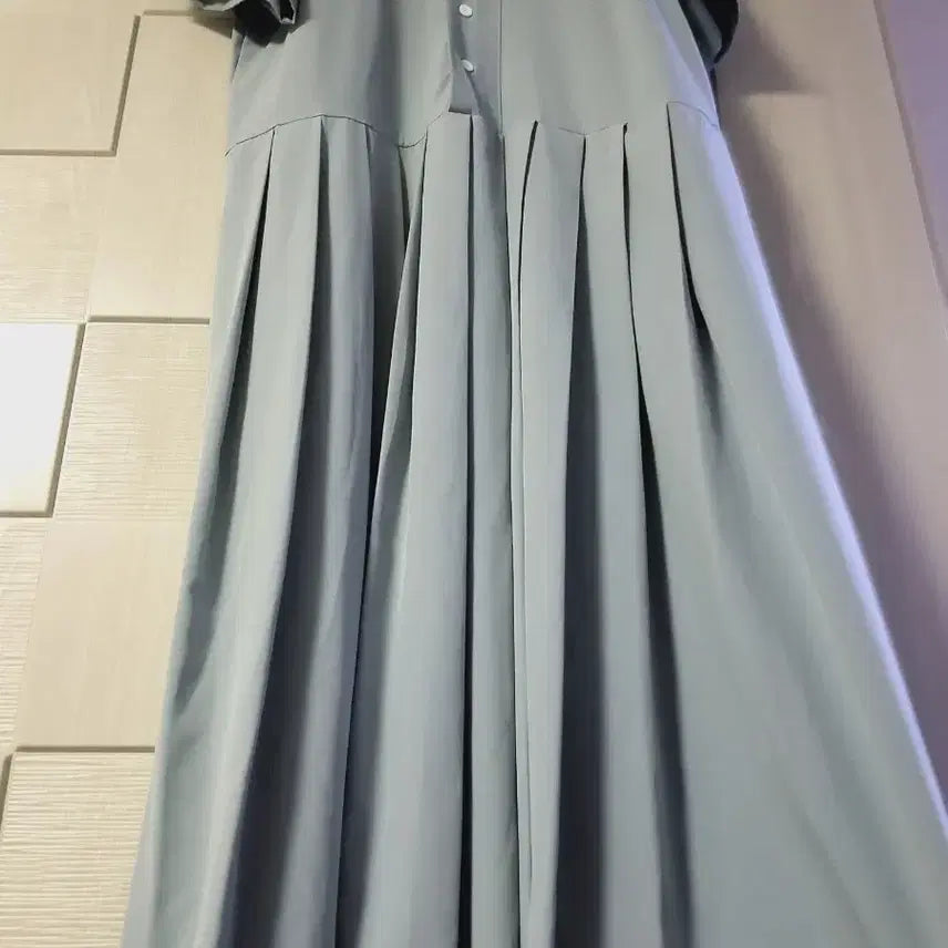 [BUNJANG] Pleated Short-Sleeve Long Dress - Sky Blue / 플리츠 반팔 롱 원피스 하늘색