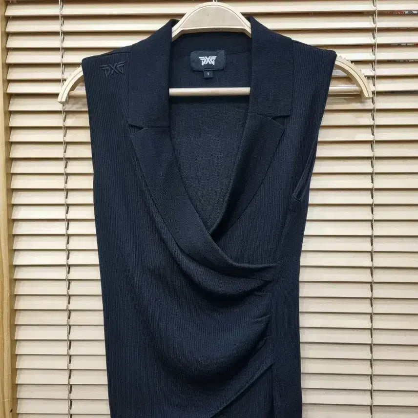 [BUNJANG] PXG Black Wrap Style Knit Vest / PXG 블랙 랩 스타일 니트 베스트