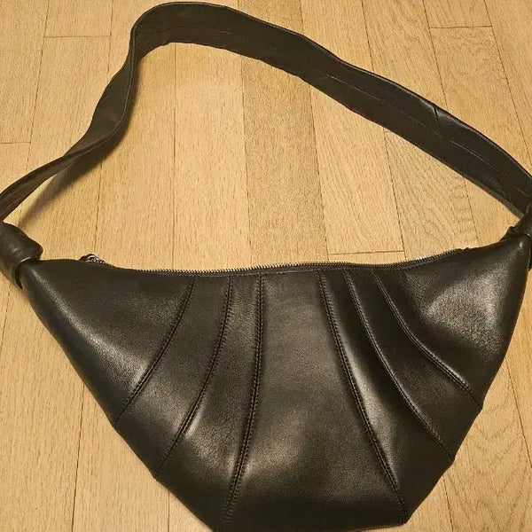 [BUNJANG] Dark Brown Lambskin Croissant Bag Travel Crossbody Bag / 다크브라운 양가죽 크루아상백 여행 크로스백