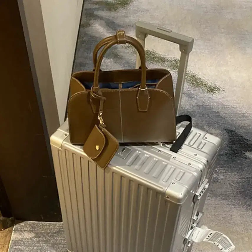 [BUNJANG] Yyeon Hene Medium Shoulder Bag - Taupe Mocha / yyeon 헨느백 미디움 토프모카