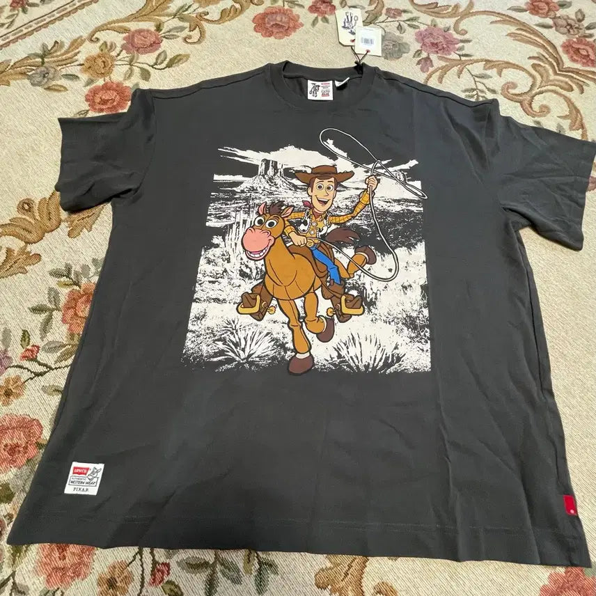 [BUNJANG] Levi's x Toy Story 30th Anniversary Collaboration T-Shirt (Large) / 리바이스 토이스토리 30주년 반팔 티셔츠 라지