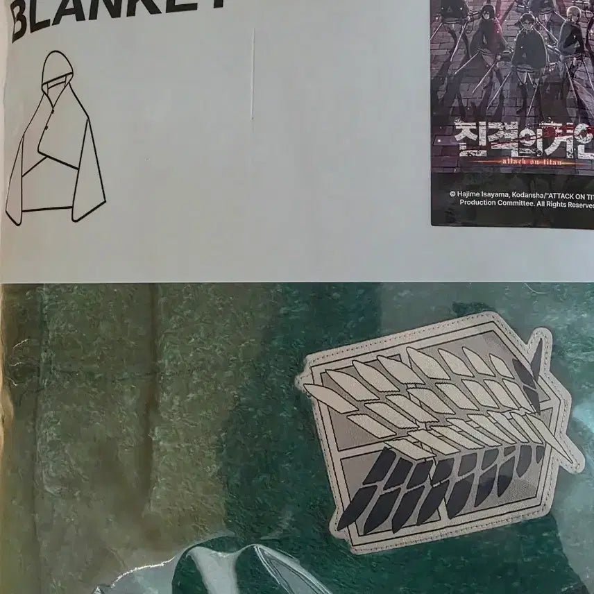 [BUNJANG] SPAO Attack on Titan Hooded Blanket (Sealed) / 미개봉) 스파오 진격의 거인 후드 담요