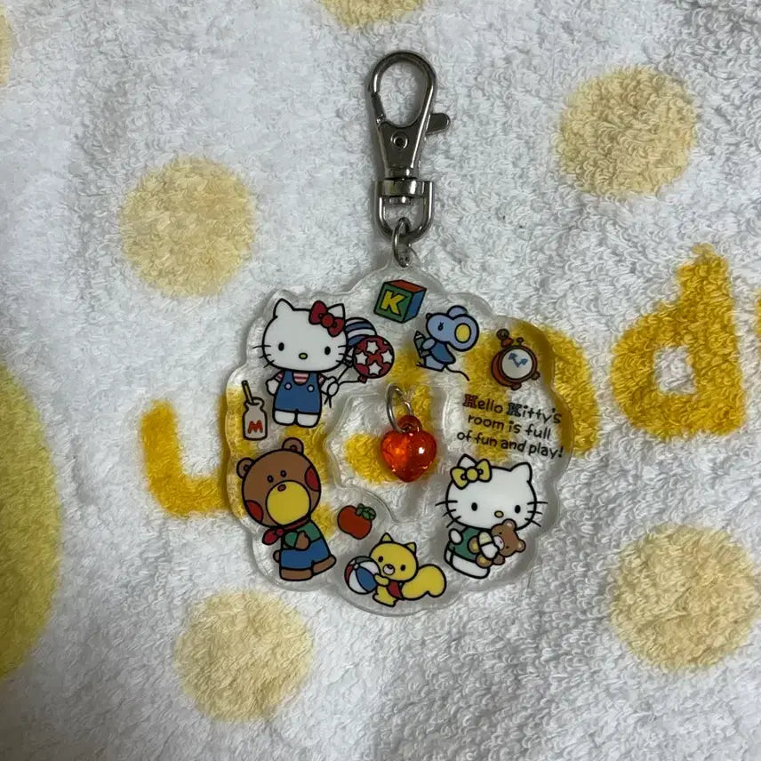 [BUNJANG] Hello Kitty Acrylic Heart Charm Wreath Keyring / 헬로키티 아크릴 하트 참 리스 키링