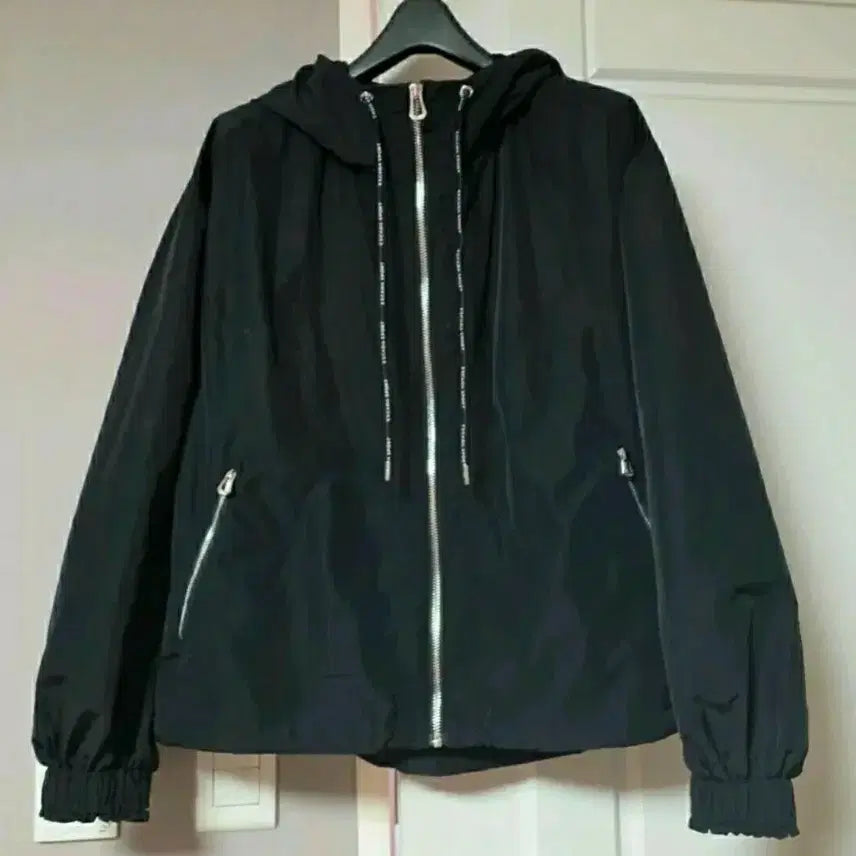 [BUNJANG] Escada Sport Black Crinkle Jumper Hoodie Size 100 (L) / (실착1회)에스까다 스포츠 블랙 크링클 점퍼 100(L)