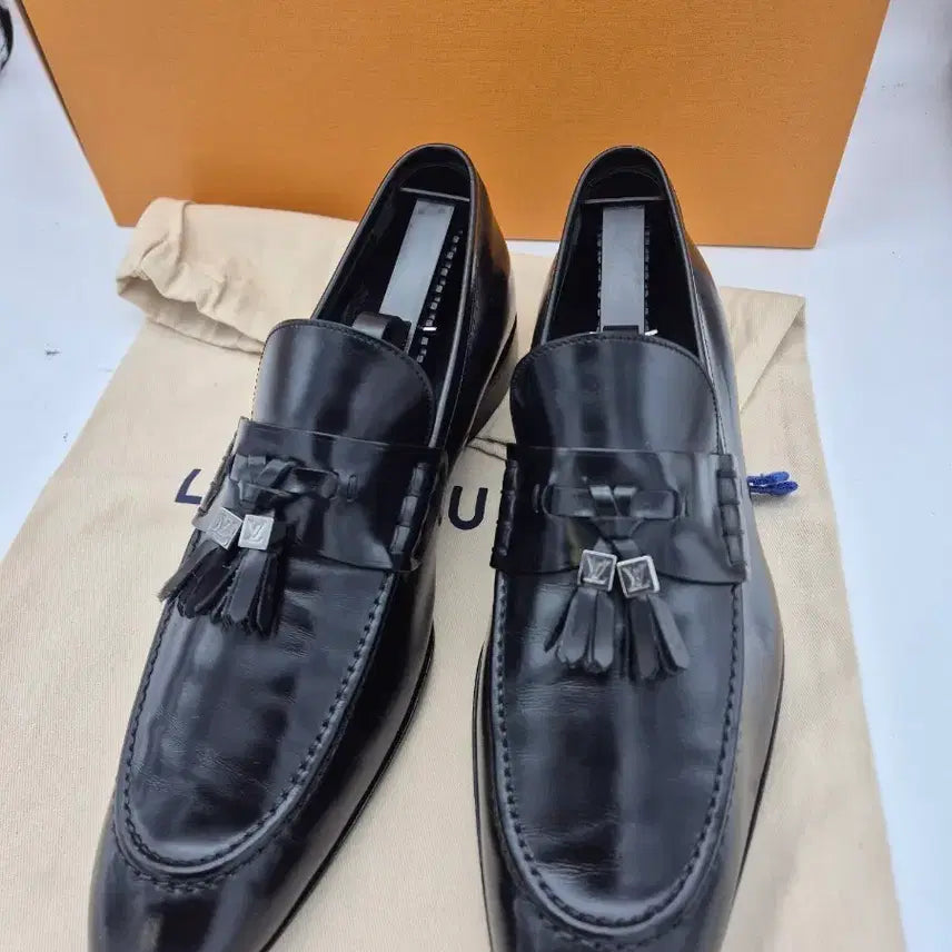 [BUNJANG] Louis Vuitton Black Tassel Loafers Men's Shoes / 루이비통 블랙 태슬 로퍼 남성 구두