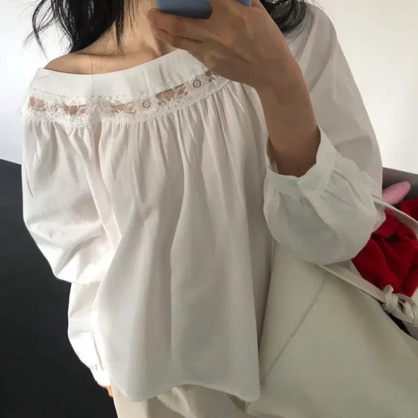 [BUNJANG] Maybe Baby Neckline Flower Lace Punching Pintuck Blouse White / [새상품] 메이비베이비 네크라인 플라워 레이스 펀칭 핀턱 블라우스 화이트