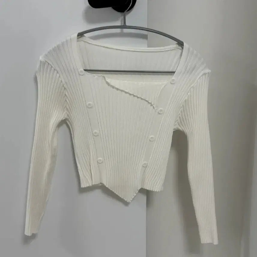 [BUNJANG] White Cropped Ribbed Knit Top / 화이트 크롭 니트 골지티