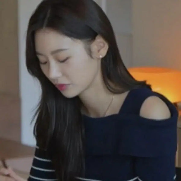 [BUNJANG] Zero Stripe Off-Shoulder Knit (As Seen on Yoojeong from 'Transfer Love') / [환승연애 유정 착용] 스트라이프 오프숄더 니트