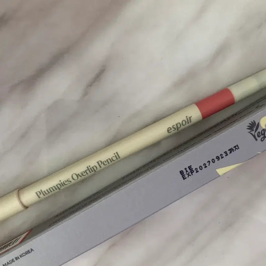 [BUNJANG] Espoir Plumpy Over Lip Lip Pencil / 에스쁘아 플럼피 오버립 립 펜슬 (정가 20,000원)