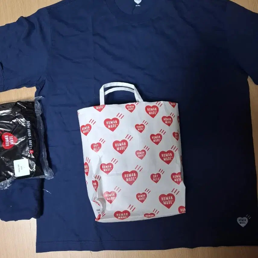 [BUNJANG] Human Made Navy T-Shirt with Shopping Bag / 휴먼메이드 네이비 티셔츠 + 쇼핑백