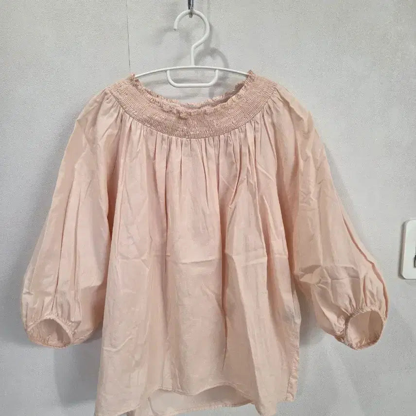 [BUNJANG] Ban.Ake Smoke Shirring Blouse / 반에이크 스모크셔링 블라우스