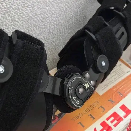 [BUNJANG] Right Arm Elbow Brace / 오른팔 팔꿈치 기브스 보조기