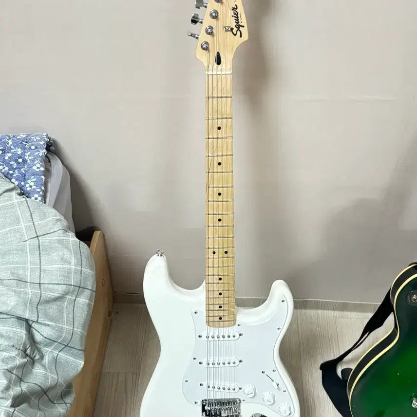 [BUNJANG] Squier Sonic Stratocaster White Guitar / 스콰이어 소닉 스트라토캐스터 화이트