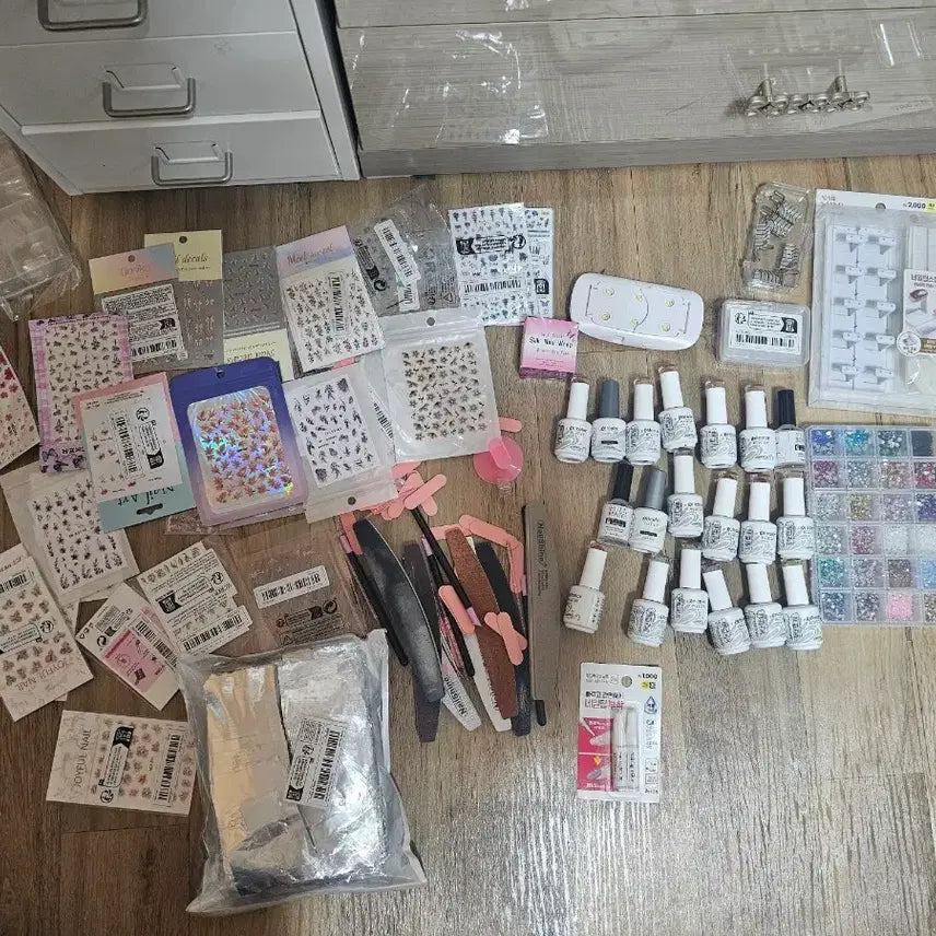 [BUNJANG] Nail Art Supplies Bundle (Gel Nail Polish, Charms, Stickers) / 네일아트 용품 일괄 (젤네일, 파츠, 스티커)