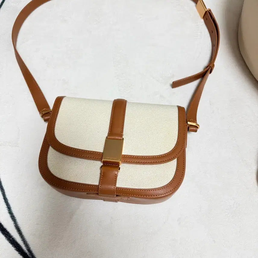 [BUNJANG] Couronne Le Chevreuil Crossbody Bag / 쿠론 르쉬블랑 크로스백