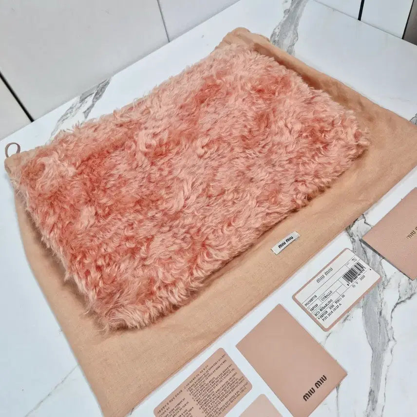 [BUNJANG] Miu Miu Shearling Pouch Bag Fur Clutch Bag / (정품) 미우미우 에코 시어링 파우치백 퍼 클러치백 가방