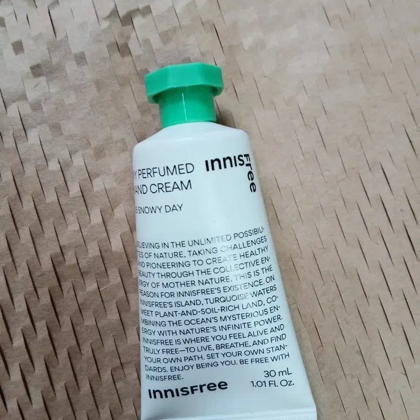 [BUNJANG] Innisfree Perfumed Hand Cream Snow Day 30ml / 이니스프리 퍼퓸드 핸드크림 스노우 데이 30ml