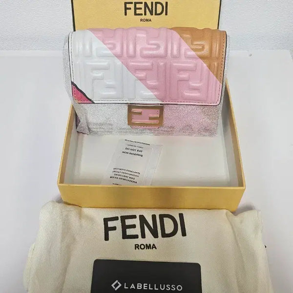 [BUNJANG] Fendi Women's FF Embossed Logo Bifold Wallet / 펜디 여성 FF 엠보스드로고 반지갑