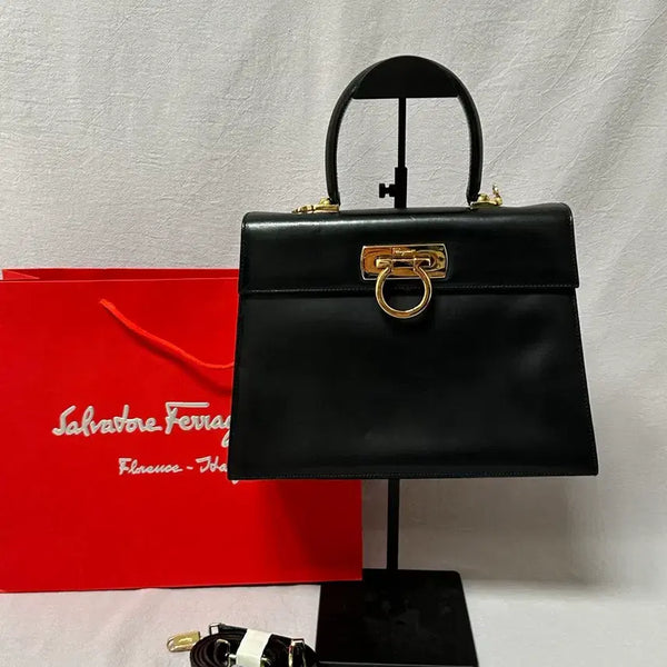 [BUNJANG] Salvatore Ferragamo Gancini Top Handle Kelly Bag with Strap / (상태최상) 페라가모 간치니 탑핸들 블랙 가방 켈리백  + 스트랩 차정원