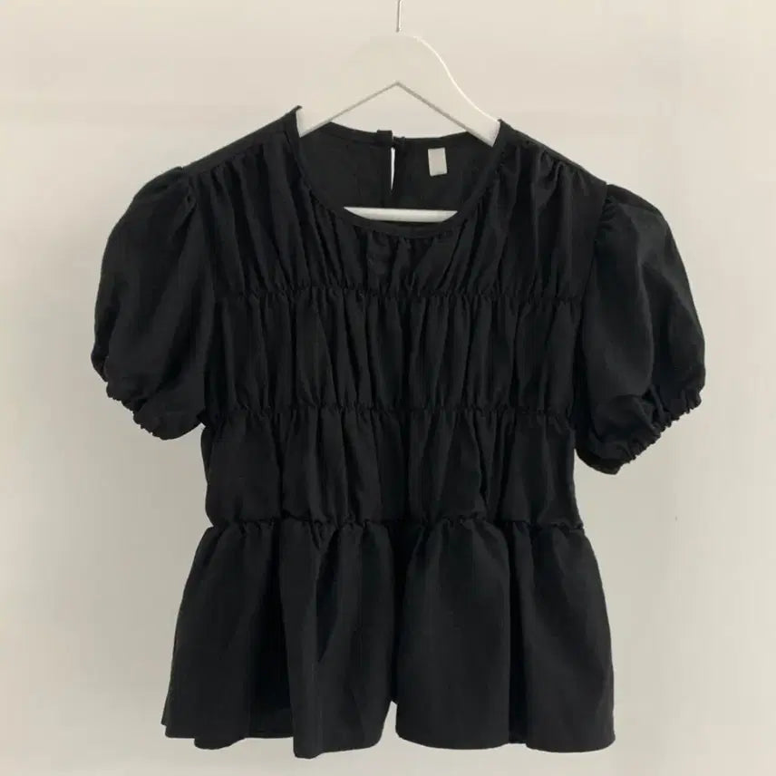 [BUNJANG] Black Shirring Short Sleeve Blouse / 블랙 셔링 반팔 블라우스