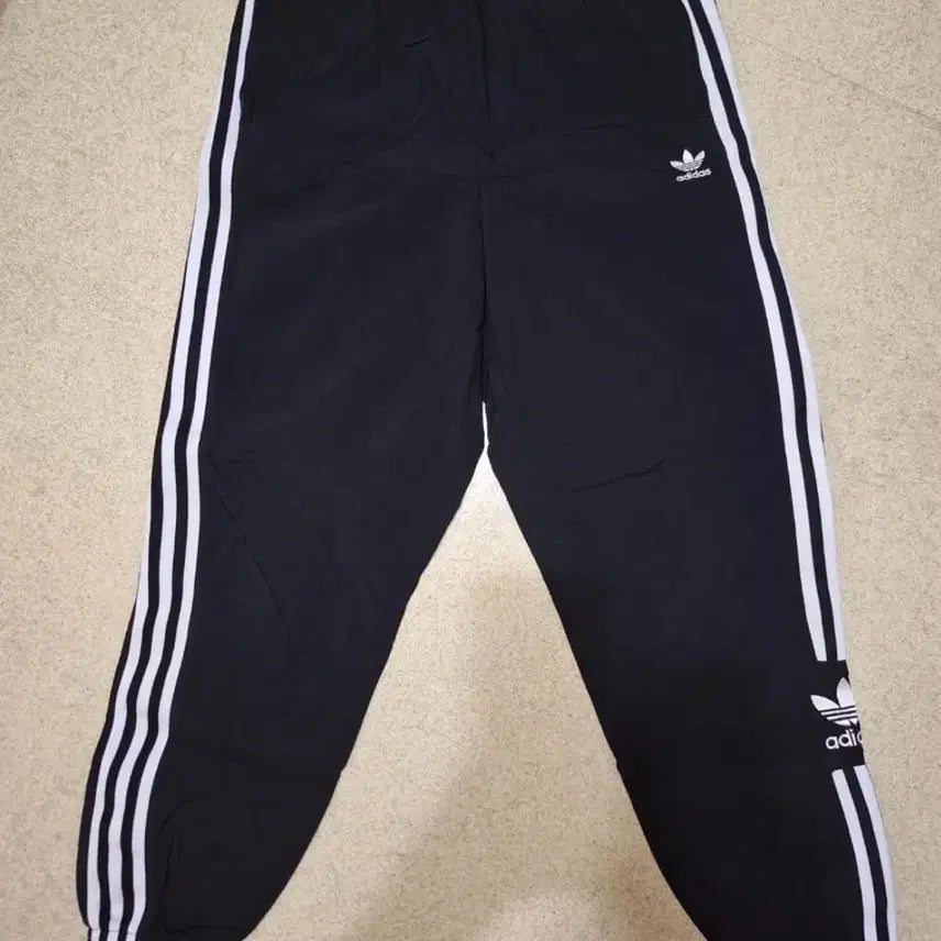 [BUNJANG] Adidas Women's Black Lock Up Track Nylon Jogger Pants / 여성용) 아디다스 Adidas 블랙 락업 트랙 나일론 조거팬츠 s