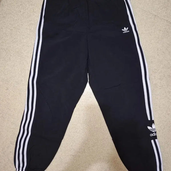 [BUNJANG] Adidas Women's Black Lock Up Track Nylon Jogger Pants / 여성용) 아디다스 Adidas 블랙 락업 트랙 나일론 조거팬츠 s