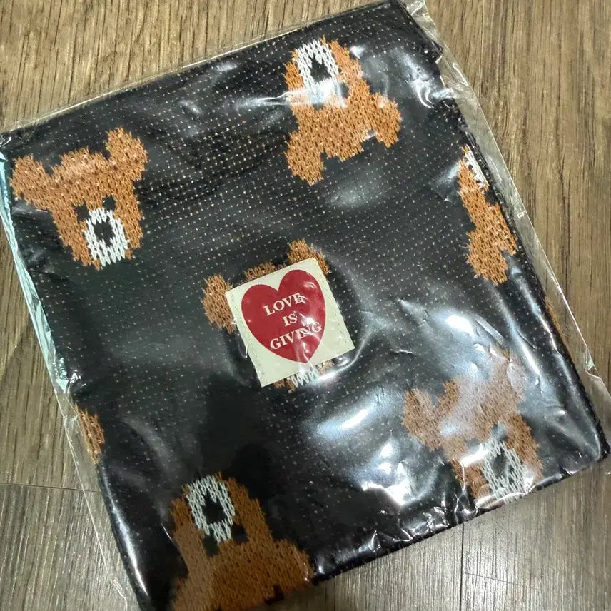 [BUNJANG] Love Is Giving Teddy Bear Pouch / 러브이즈기빙 곰돌이 파우치