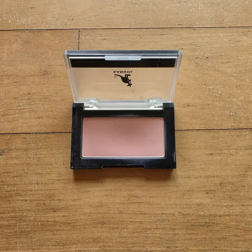 [BUNJANG] WAKEMAKE x KANGOL Collaboration Blusher / 웨이크메이크x캉골 콜라보 블러셔
