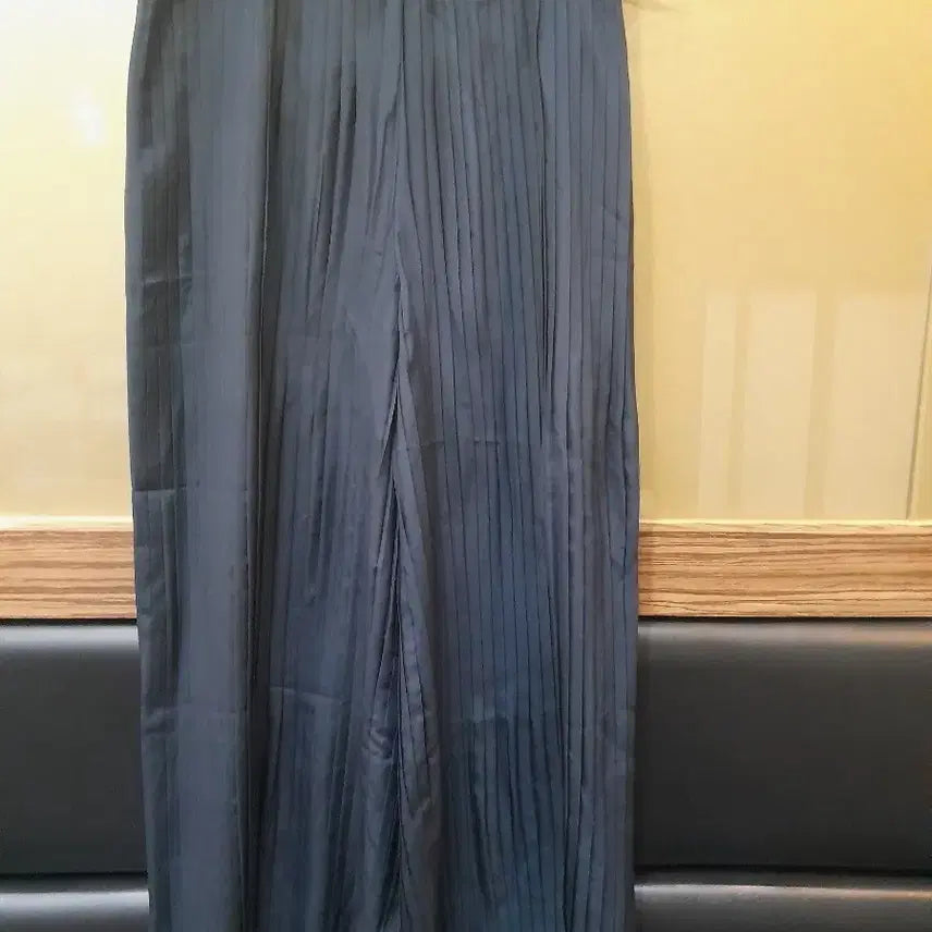 [BUNJANG] Gray Black Pleated Wide Banding Pants / 그레이빛 블랙 플리츠 와이드 밴딩 팬츠