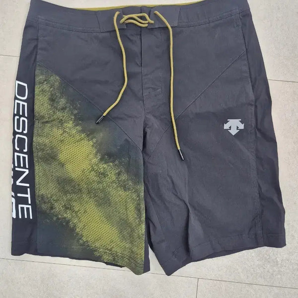 [BUNJANG] Descente Swim Shorts (M) / 데상트 스윔 바지(M)