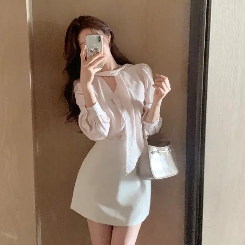 [BUNJANG] Perbit Impression Tulip Scarf Blouse / [자체제작] 퍼빗 임프레션 튤립 스카프 블라우스 아뜨랑스 프롬데이원