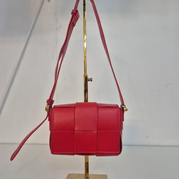 [BUNJANG] Red Intrecciato Cassette Bag Style Shoulder Bag / [거의 새상품] 강렬한 레드 인트레치아토 카세트백 스타일 숄더백