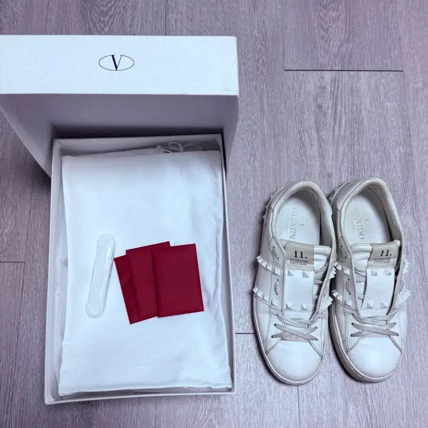 [BUNJANG] Valentino Rockstud Untitled Sneakers White / [발렌티노] 락스터드 스니커즈