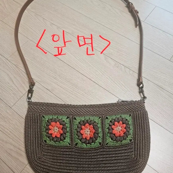[BUNJANG] Hand-Knitted Crossbody Bag with Leather Strap / 크로스백(뜨개 가방)