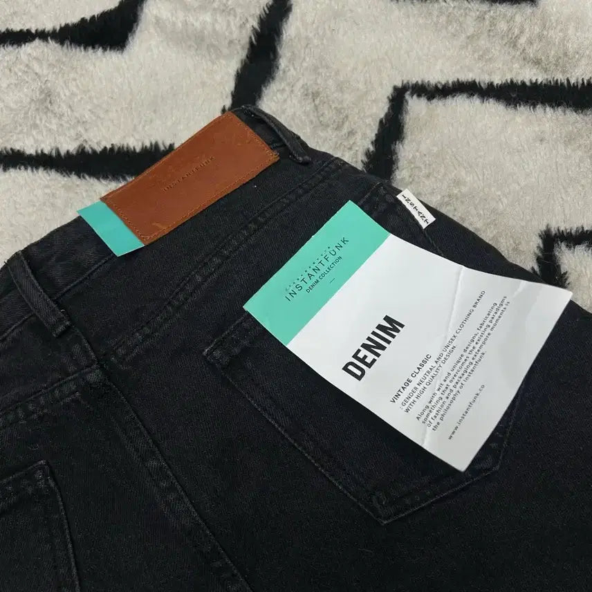 [BUNJANG] INSTANTFUNK High-Waisted Straight Fit Denim Pants / [L]인스턴트펑크 하이웨스트 스트레이트핏 데님팬츠/흑청