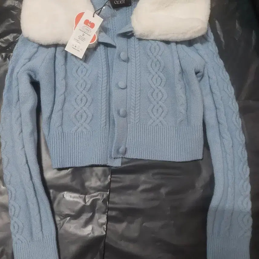 [BUNJANG] Shop Sidera Crop Faux Fur Cardigan / 샵사이다 크롭 퍼 가디건