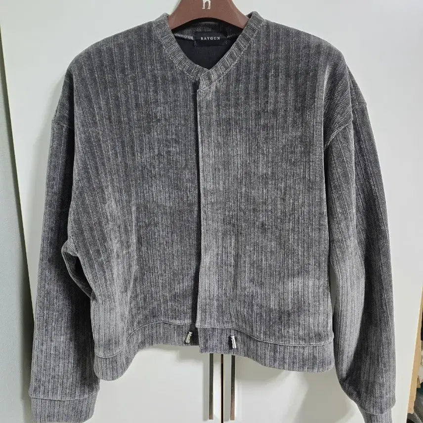 [BUNJANG] Raymon Velour Crop Cardigan Grey Free Size / 레이먼 벨루어 크롭 가디건 그레이 F (L)