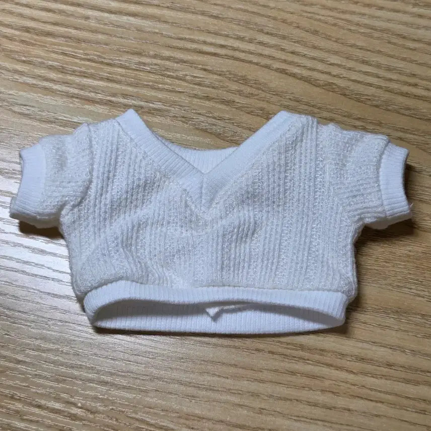 [BUNJANG] Idol Look Closet Cozy V-Neck Knit 20cm Doll Clothes / 아이돌룩 옷장 코지브이넥 니트 20cm 20깅 옷