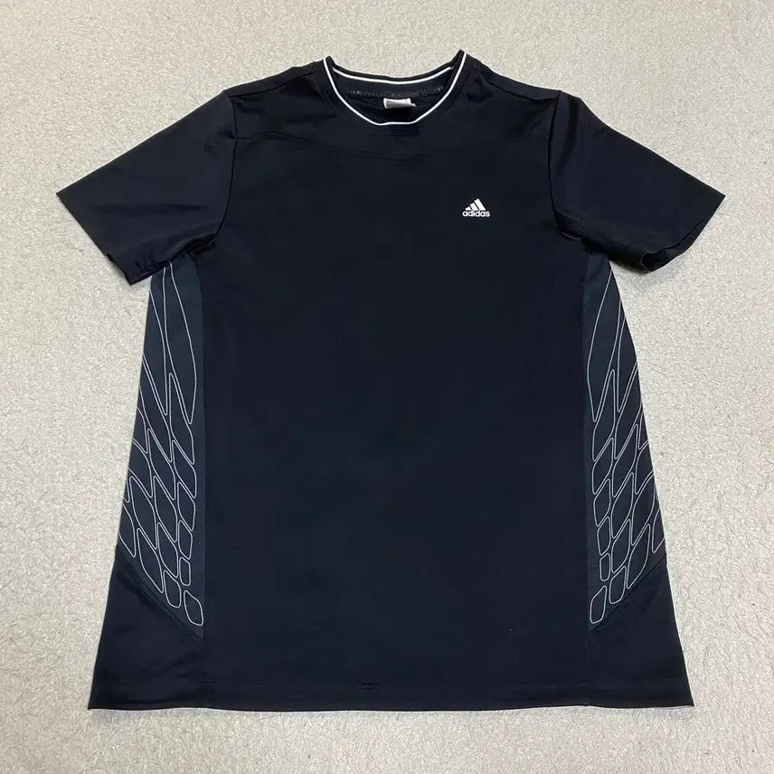 [BUNJANG] Adidas Black T-shirt Round Neck Size 110 / 아디다스 블랙 반팔티 라운드 110