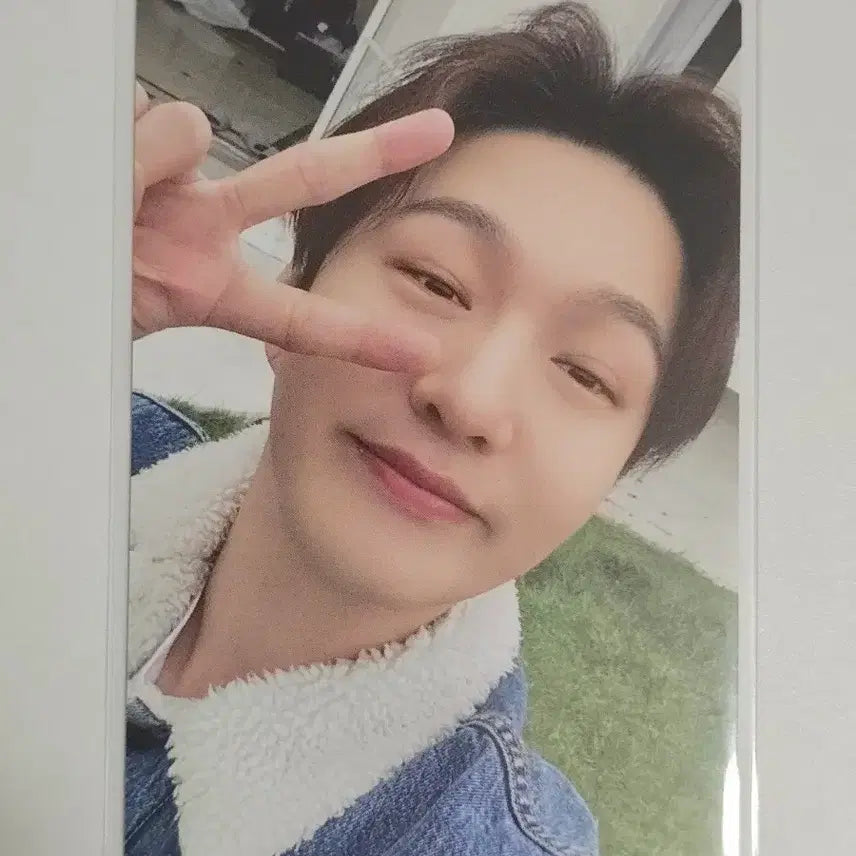 [BUNJANG] Lee Changsub 2023 Season's Greetings Photocard / 이창섭 2023 시즌그리팅 포카