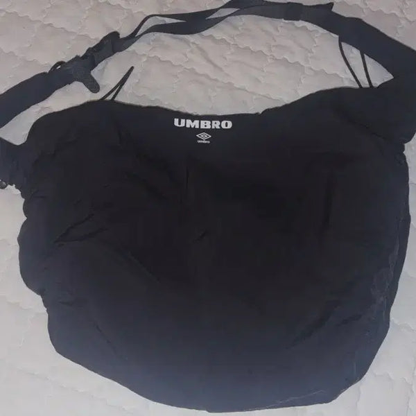 [BUNJANG] Umbro Black Shoulder Bag / 엄브로 블랙 숄더백