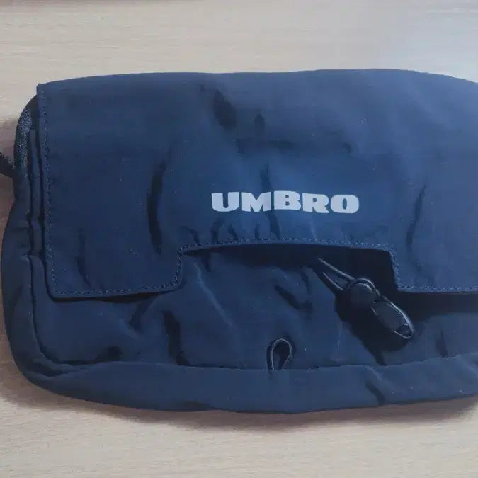 [BUNJANG] Umbro Messenger Bag / 엄브로 메신저백