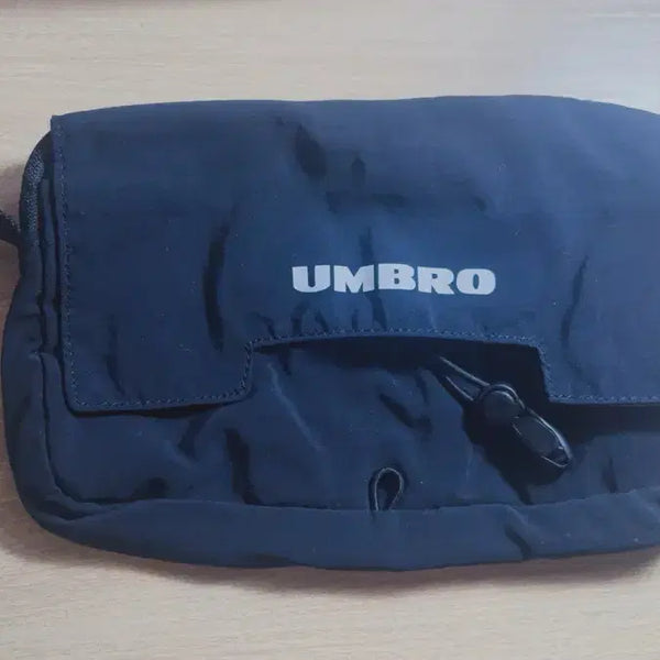 [BUNJANG] Umbro Messenger Bag / 엄브로 메신저백